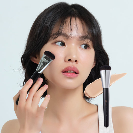 [STUDIO17] Studio 17 Glide Foundation Brush 411