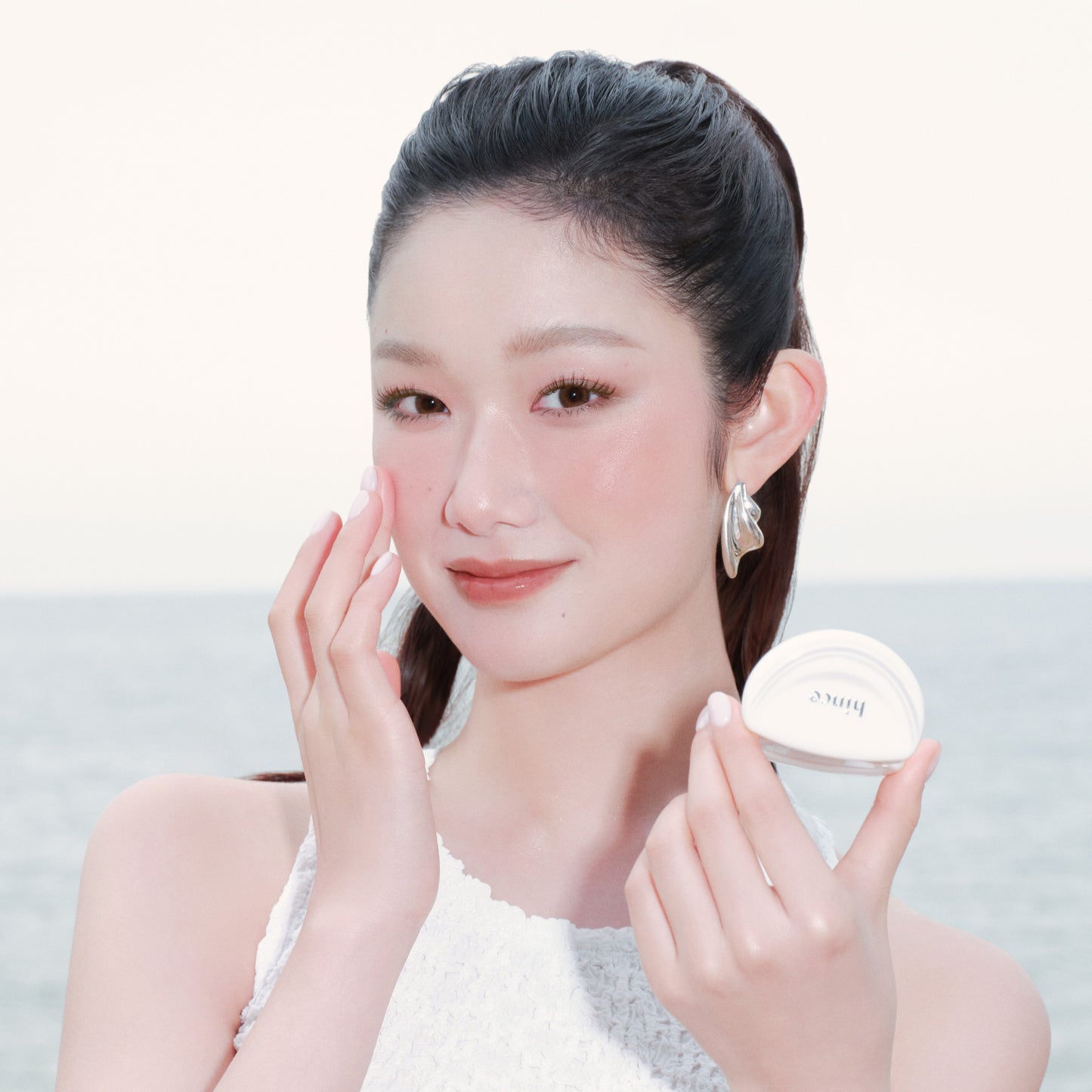 [Hince] Hince Half Moon Cheek 9 Colors limited edition (+key ring puff gift) (Chilvoyage Collection)